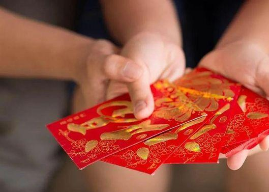 眷注员工怙恃，，，为员工怙恃设置眷注金制度